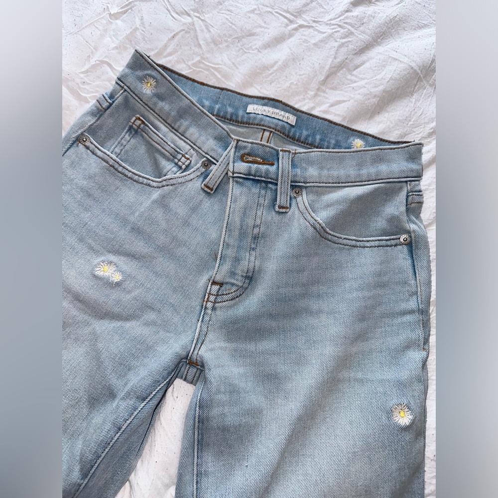 Mid rise crop mini boot lucky brand daisy jeans!